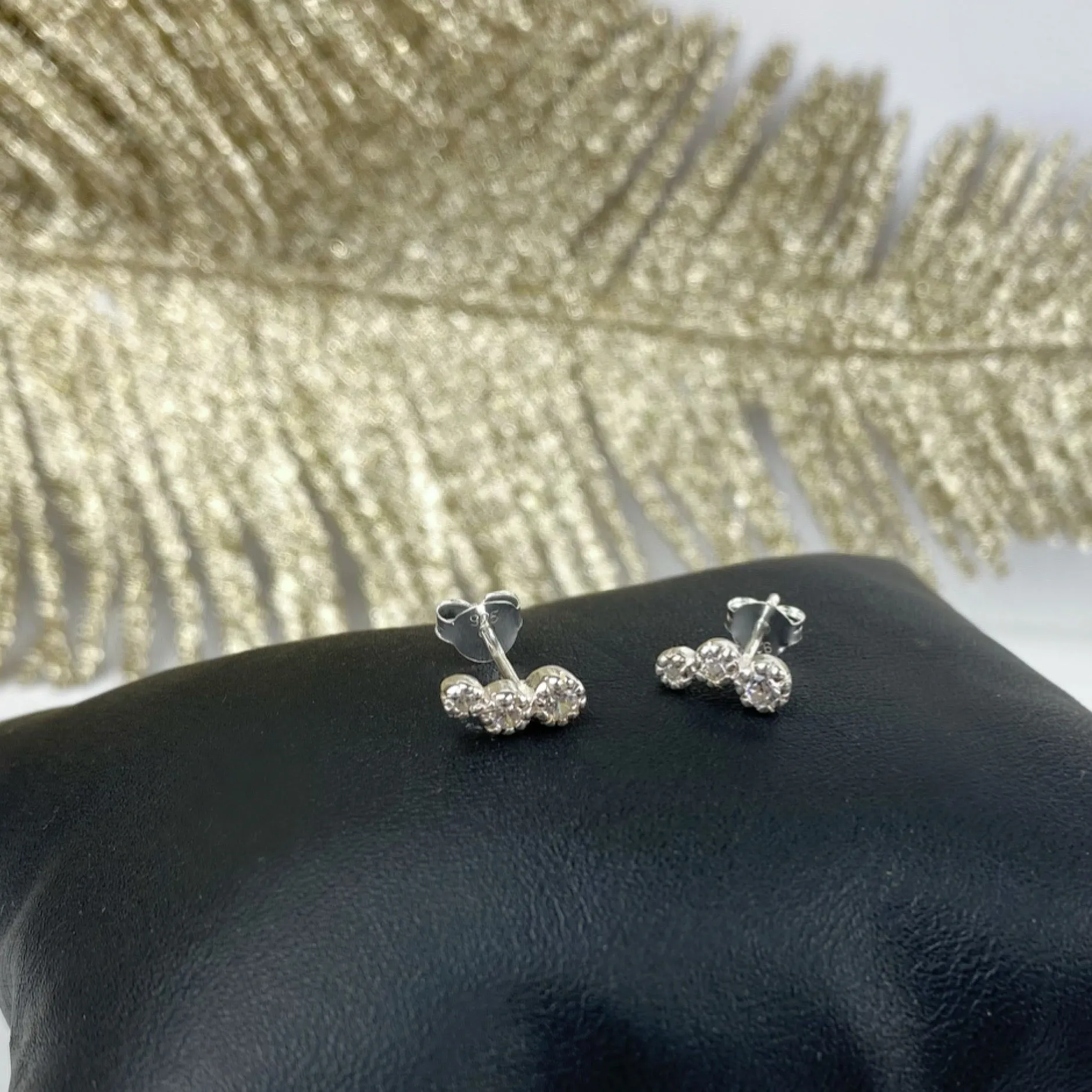 Ditzy Diamond Earrings - VE736