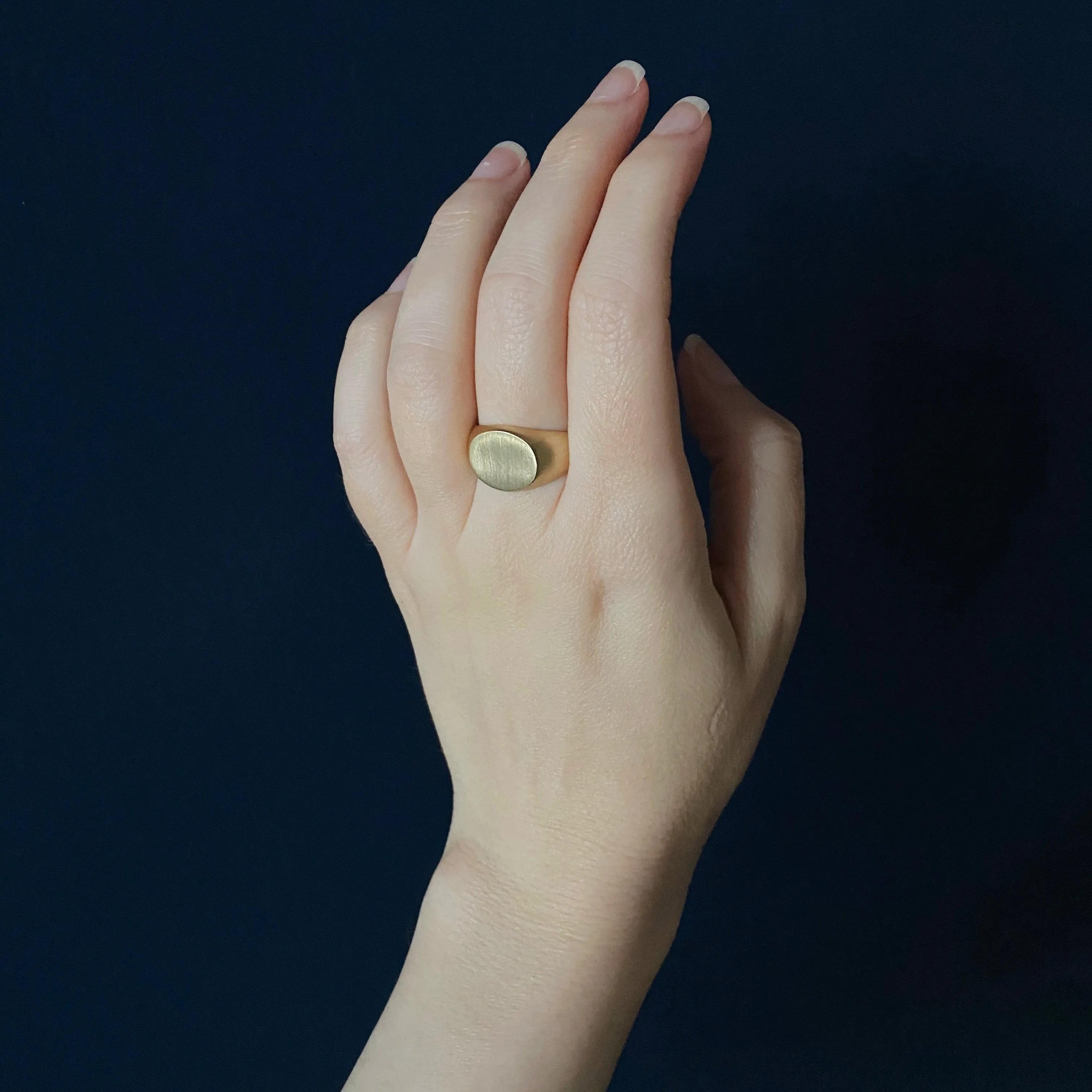 Métier Modern 14k Brushed Gold Oval Signet Ring