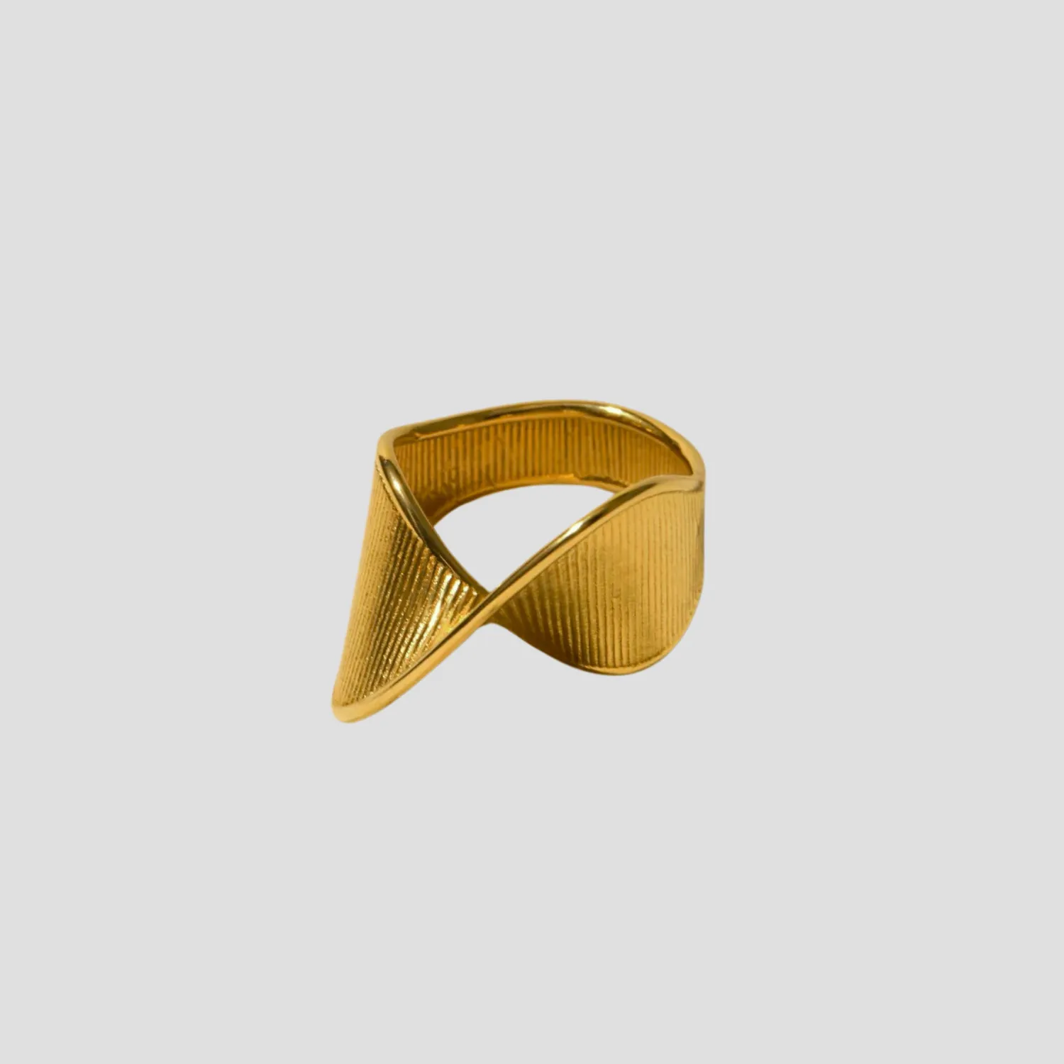 Ribbon Twist 18k Gold Ring