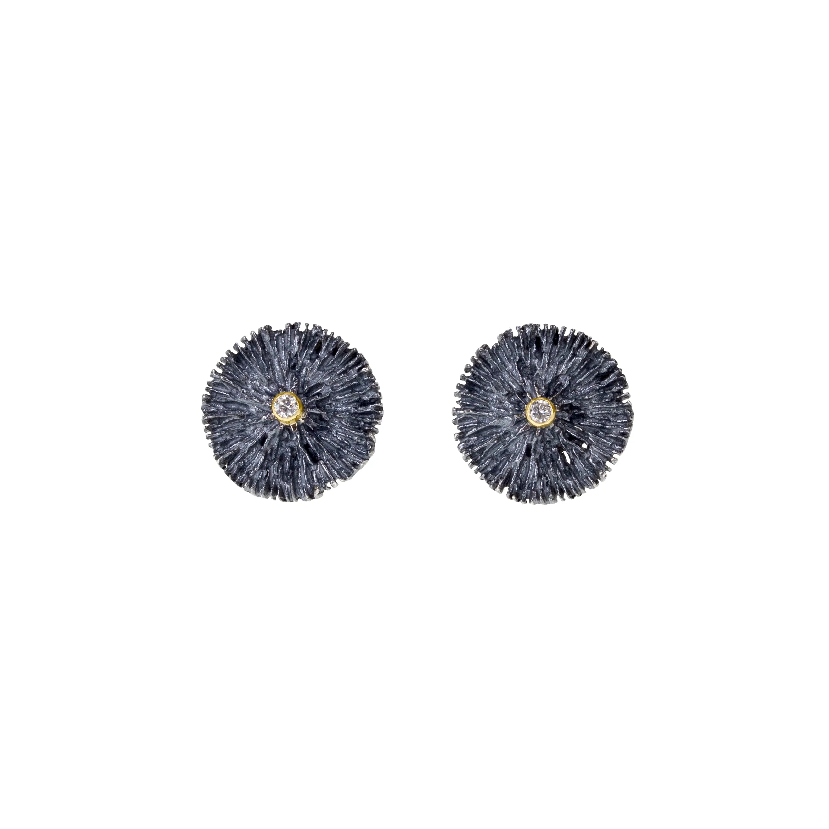 Round Textured Earring with Diamond and 18k Gold