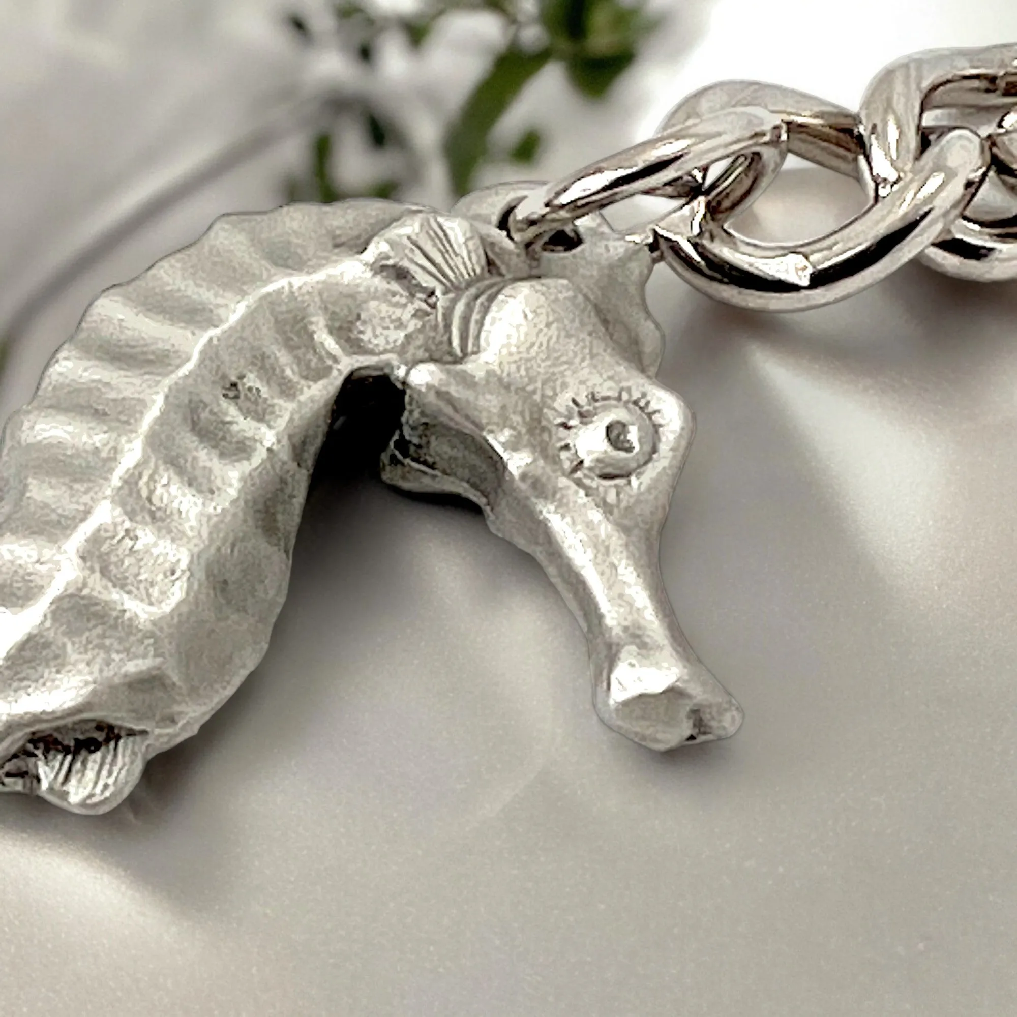 Seahorse Keychain for Women and Men- Seahorse Gifts for Women, Seahorse Key Ring, Seahorse Charm, Gifts for Ocean Lovers, Sea Life Keychain