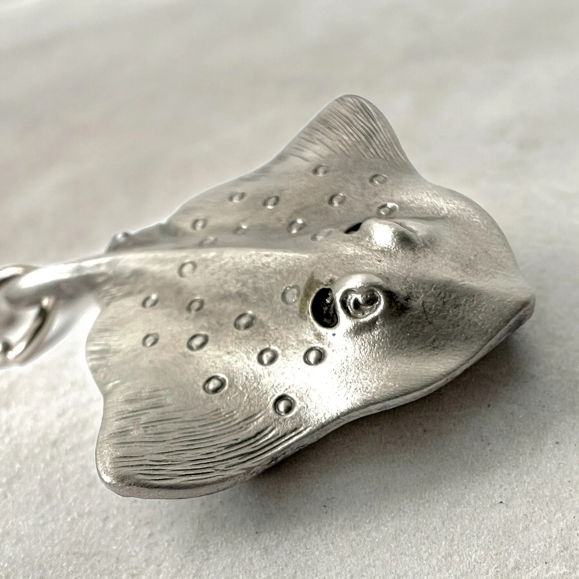 Stingray Keychain for Women and Men- Stingray Gifts for Women, Stingray Key Ring, Stingray Charm, Gifts for Scuba Divers, Sea Life Keychain